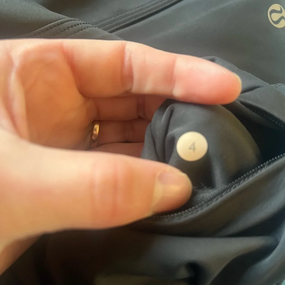 Lululemon Feelin' Frosty Softshell *Insulated Black Size 4 - Picture 11 of 13